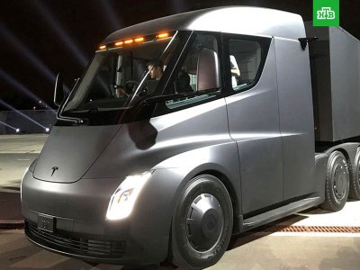Электрический грузовик Tesla без камуфляжа показали на видео Электрический грузовик Tesla без камуфляжа показали на видео