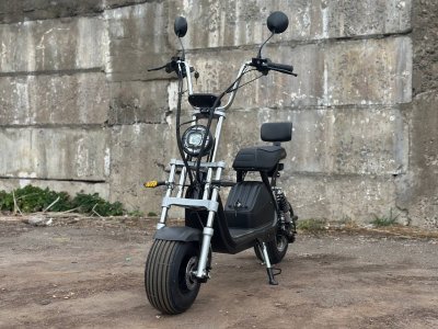 Электроскутер IKINGI X1 Pro — манёвренность и тяга для города, съёмная батарея и уверенные тормоза IKINGI X1 Pro — компактный и тяговитый электроскутер для города
